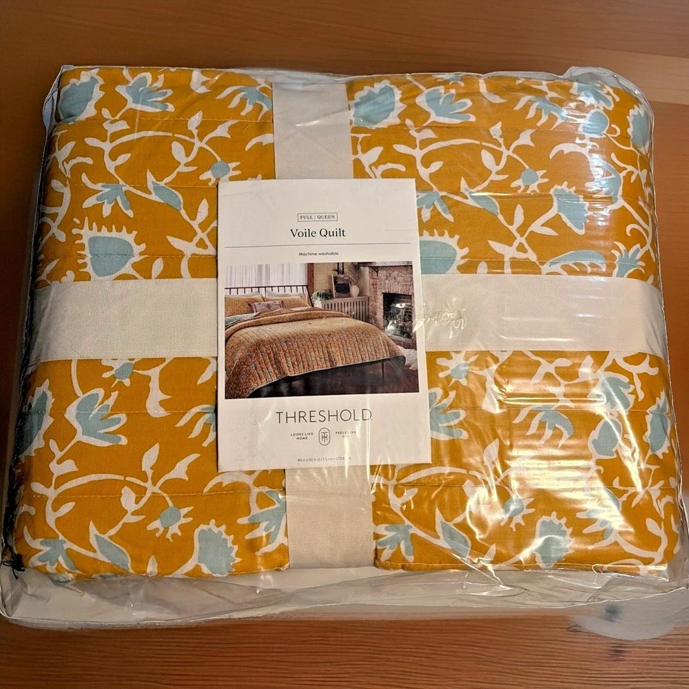 Threshold voile quilt